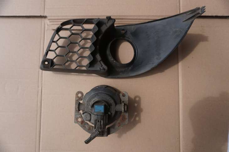 Mitsubishi Lancer VIII LEWY HALOGEN 8321A198 KRATKA RAMKA 8321A123 - obrazek 2