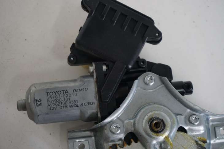 TOYOTA AVENSIS T27 III PODNOSNIK MECHANIZM PODNOSZENIA SZYNY 85701-02010 UK 10PIN NR.24 - obrazek 2