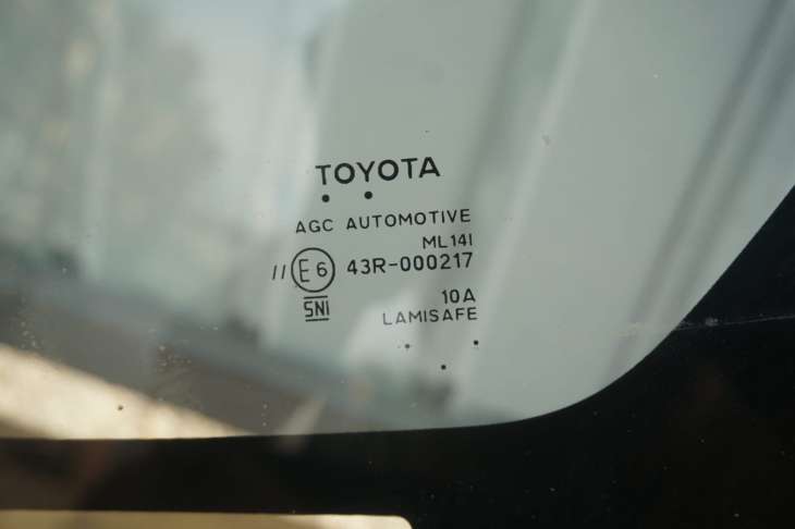 TOYOTA PRIUS III XW30 2009-2015R 1.8B HYBRYDA SZYBA CZOLOWA 5610147920 - obrazek 2