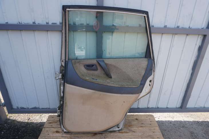 SUZUKI LIANA DRZWI PRAWE TYLNE 2005rok - obrazek 9