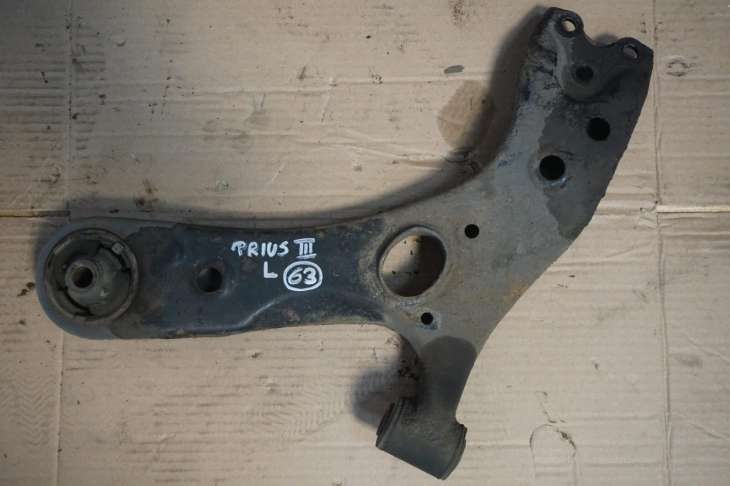 TOYOTA PRIUS III XW30 WAHACZ LEWY PRZEDNI 2010rok