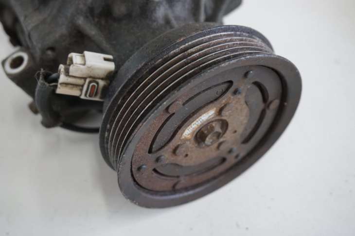 TOYOTA COROLLA E12 KOMPRESOR KLIMATYZACJI 447200-6352 USZKODZONY - obrazek 3