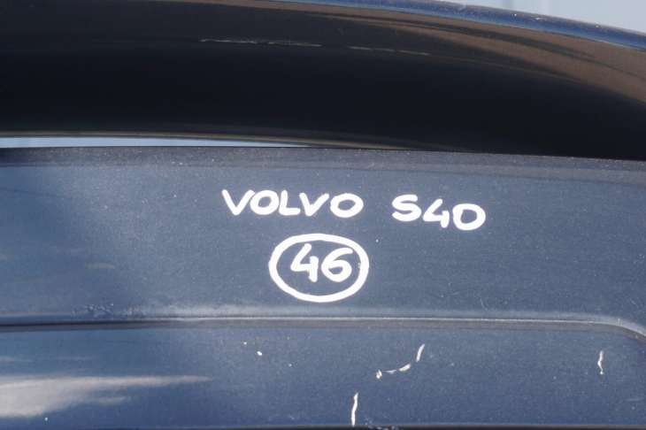 VOLVO S40 KLAPA BAGAŻNIKA SPOILER 2001rok - obrazek 2