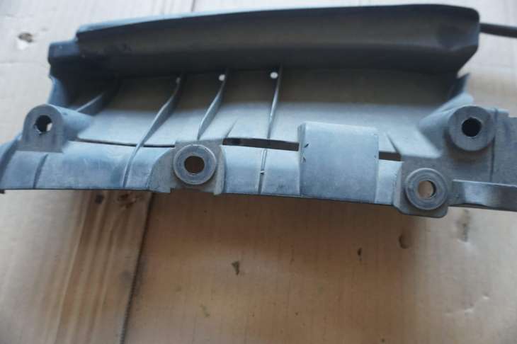 SUBARU FORESTER IV SJ 2013-2017R J8U 91165SG000 SUBARU FORESTER 12- OSŁONA NAKŁADKA NA GRILL ZAMEK MASKI - BRACKET-GRILL LOWER - obrazek 4