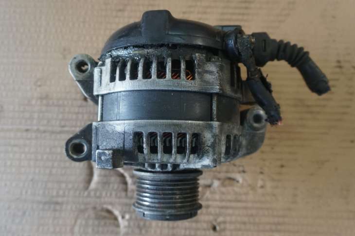 TOYOTA AURIS I E15 06-12rok 2.2 D-CAT DPF 2AD ALTENATOR nr.77
