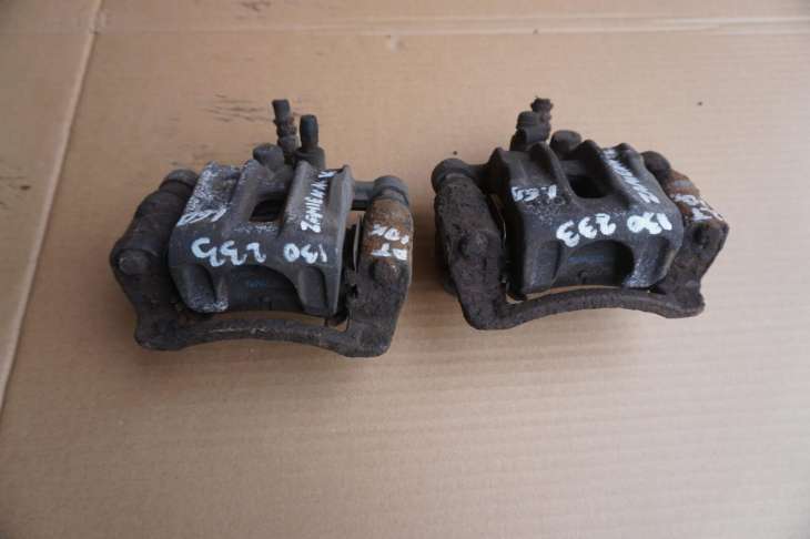 HYUNDAI i30 I 2007-2014r model IRS6D1615 TYLNY ZACISK PRAWY 582301H300 LEWY 582101H300