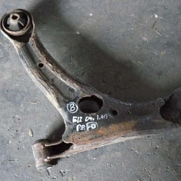 Toyota Corolla E12 2004 1.4b Wahacz Prawy Przód