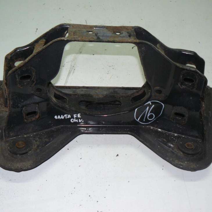 Hyundai Santa Fe 2004r Belka Tylna Zawieszenia