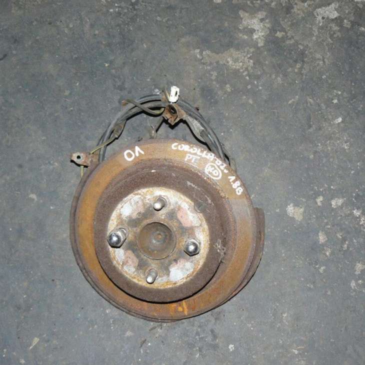Toyota Corolla Verso 2002r 1.8 Zwrotnica Piasta Prawy Tył