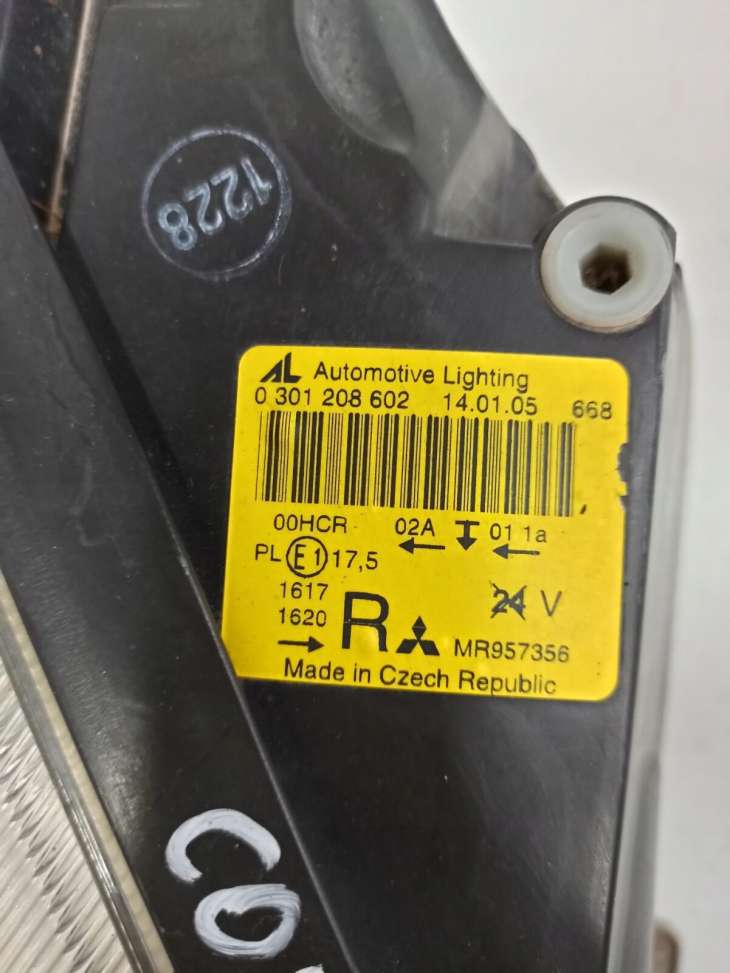 Mitsubishi Colt VI (Z30) 06r OEM Lampa Prawa Przód - obrazek 8