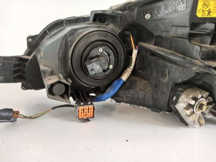 Subaru Legacy V 2010r OEM Lampa Prawa Przód Xenon - obrazek 6