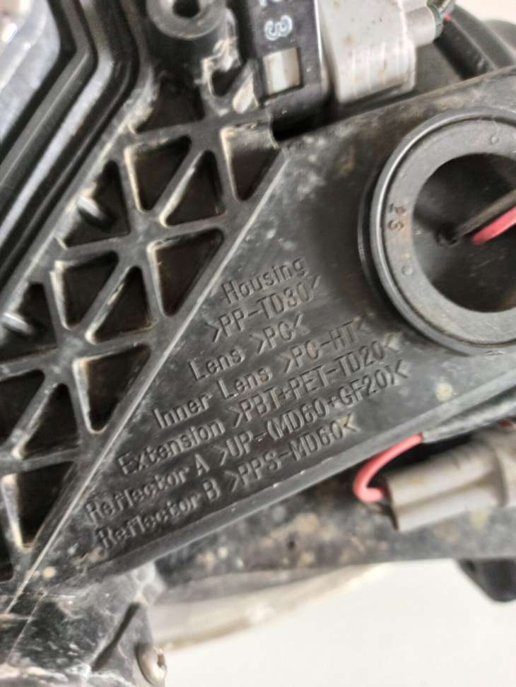 Subaru Legacy V 2010r OEM Lampa Prawa Przód Xenon - obrazek 11