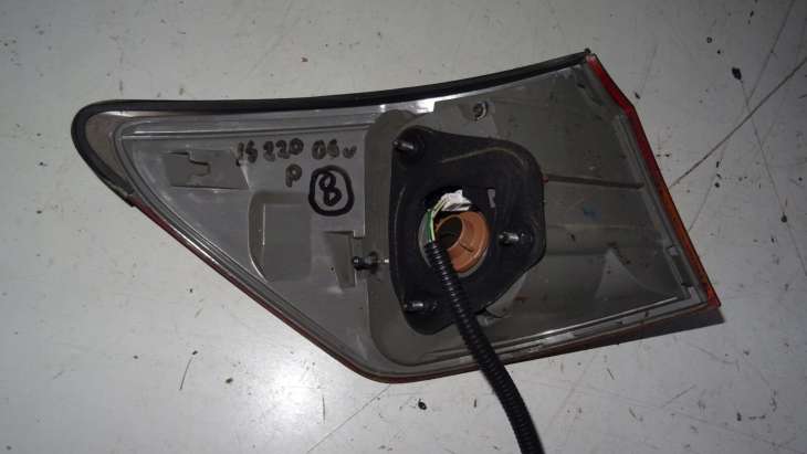 Lexus Is220 Is250 2007r Lampa Tylna Prawa OEM - obrazek 2