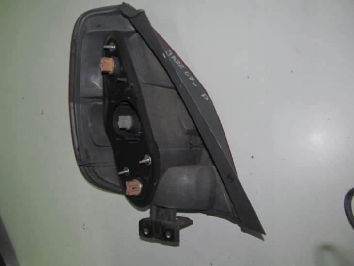 Honda Jazz I 2006r Lampa Tylna Prawa - obrazek 2
