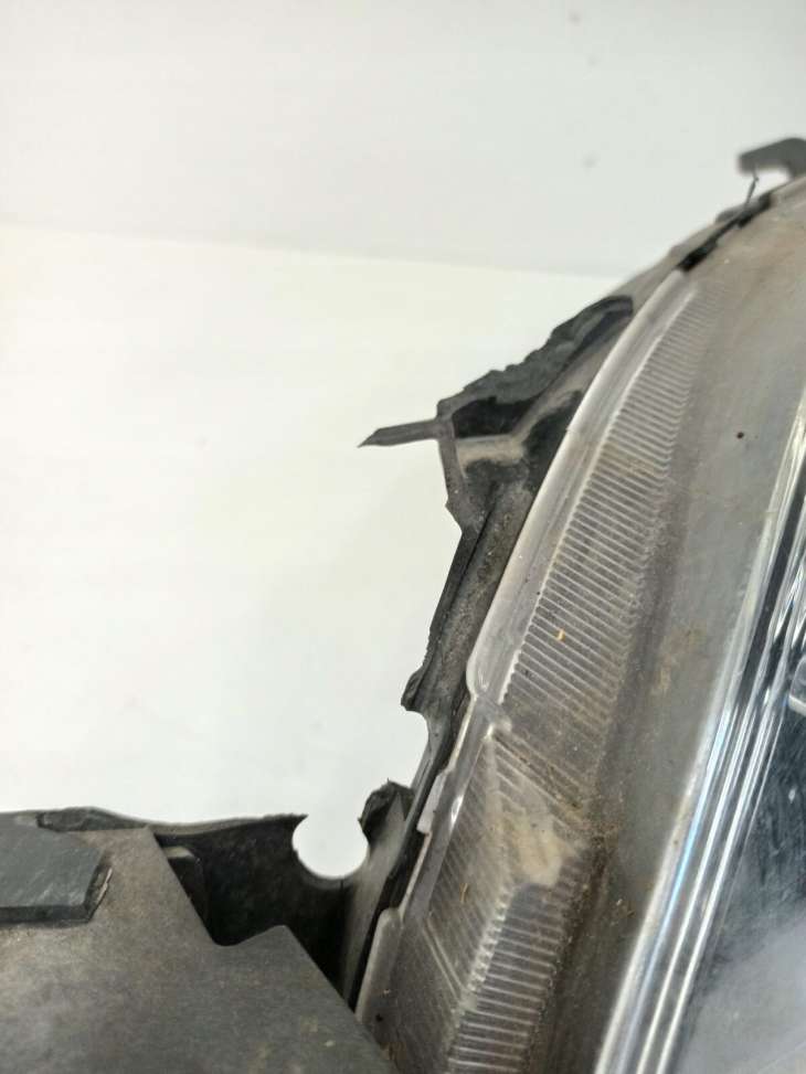 Mazda 3 I 2004r Lampa Przednia Lewa Uk - obrazek 3