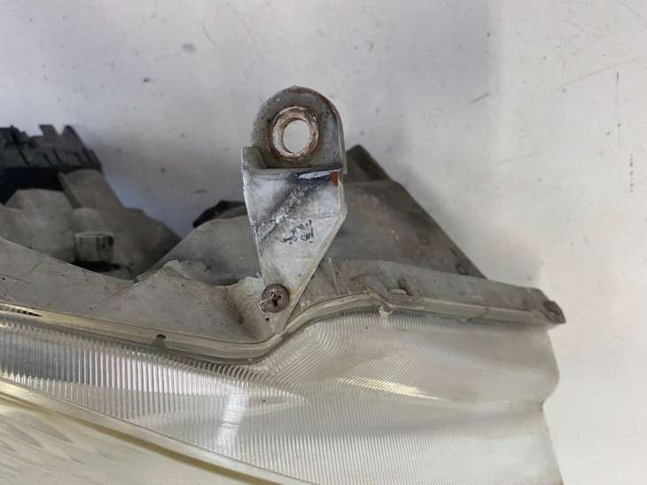 Toyota Corolla Verso I Lampa Prawa Przednia Europa - obrazek 4