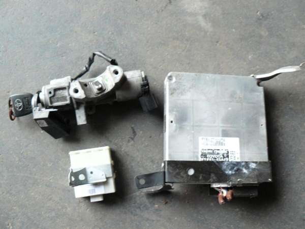 Toyota Avensis T25 2004r 1.8b Komputer 89661-05590