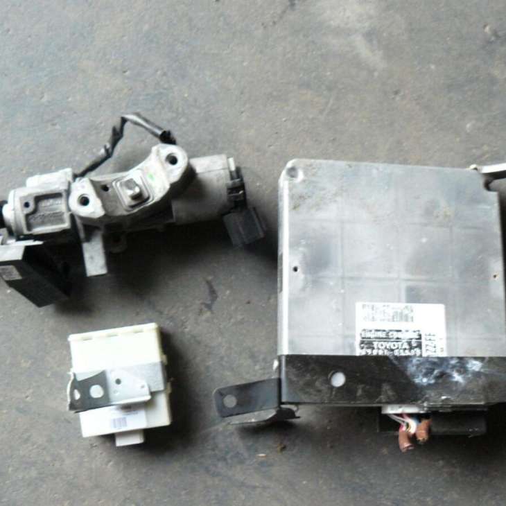 Toyota Avensis T25 2004r 1.8b Komputer 89661-05590