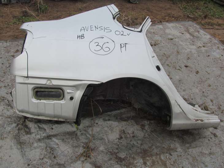Toyota Avensis T22 1999 2002r Błotnik Prawy Tylny