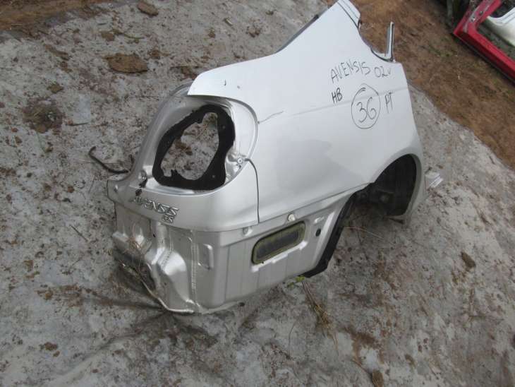 Toyota Avensis T22 1999 2002r Błotnik Prawy Tylny - obrazek 2