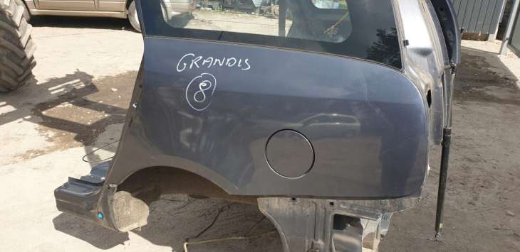 Mitsubishi Grandis 2006r Błotnik Reperaturka