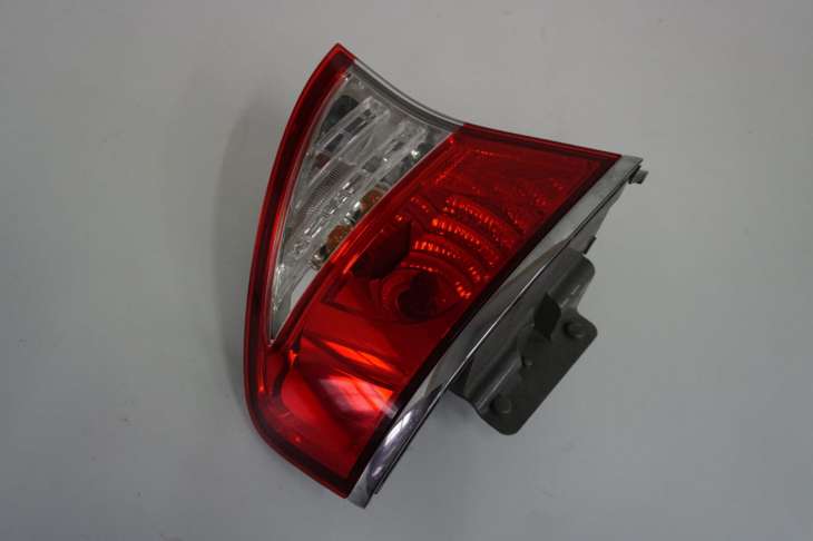 Subaru Legacy IV Sedan Lampa Lewa Tylna Nr.8