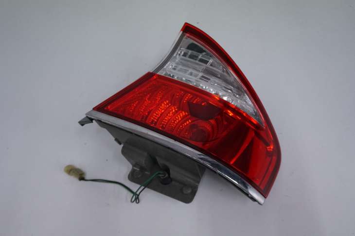 Subaru Legacy IV Sedan Lampa Prawa Tylna Nr.43