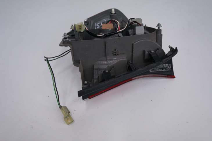 Subaru Legacy IV Sedan Lampa Prawa Tylna Nr.43 - obrazek 3