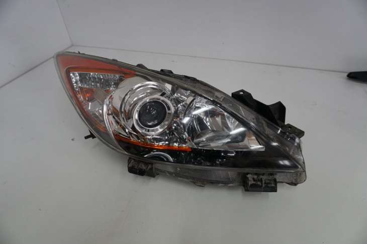 Mazda 3 Bl Lampa Prawa Przednia Nr.45