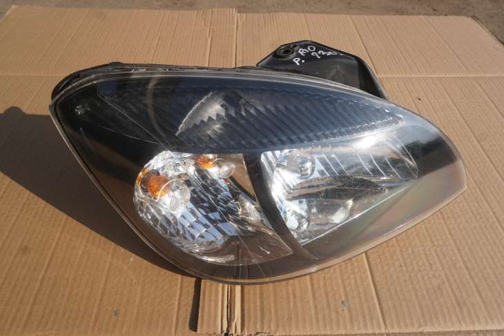 KIA RIO 2010R PRAWA PRZEDNIA LAMPA 921021G650
