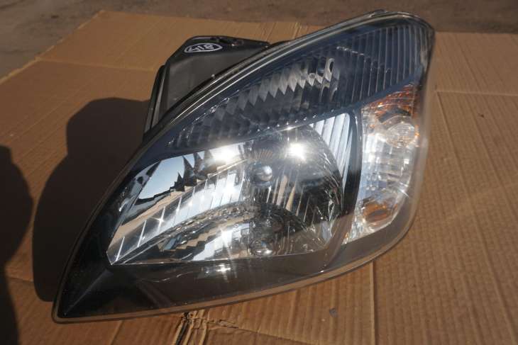 KIA RIO 2010R LEWA PRZEDNIA LAMPA 921011G650