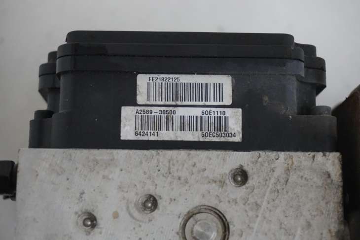 KIA CEED II POMPA HAMULCOWA ABS 61589-45200 58920-a2210 - obrazek 4