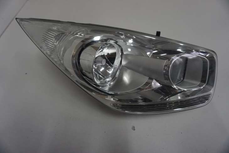 KIA VENGA I LAMPA PRZEDNIA PRAWE 92102-1P500