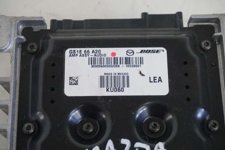 MAZDA 3 6 WZMACNIACZ BOSE GS1E 66 A20 GS1E66A20 - obrazek 5