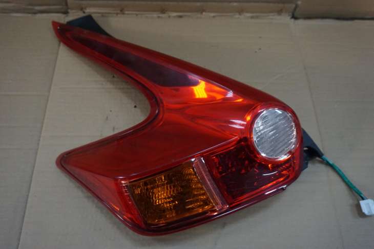 NISSAN JUKE F15 LEWA TYLNA LAMPA 265551KA0A 2013R nr.325/J