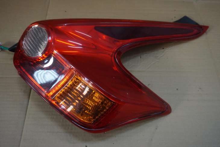 NISSAN JUKE F15 PRAWA TYLNA LAMPA 265501KA0A 2013R nr.325/J