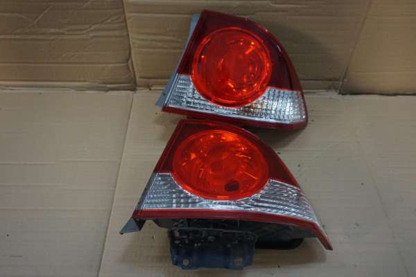 HONDA CIVIC VIII SEDAN PRAWA TYLNA LAMPA 33501SNBG01 2006R nr.305/J