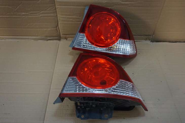 HONDA CIVIC VIII SEDAN PRAWA TYLNA LAMPA 33501SNBG01 2006R nr.305/J