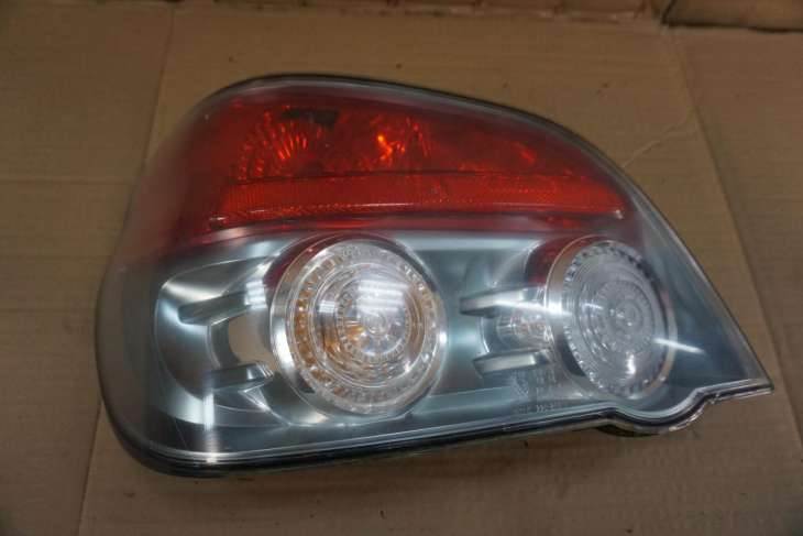 SUBARU IMPREZA GD SEDAN LEWA TYLNA LAMPA 84201FE450