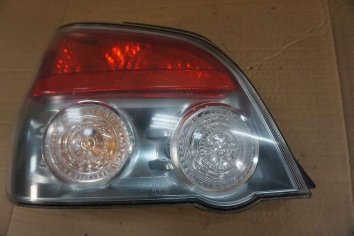 SUBARU IMPREZA GD SEDAN LEWA TYLNA LAMPA 84201FE450 - obrazek 2