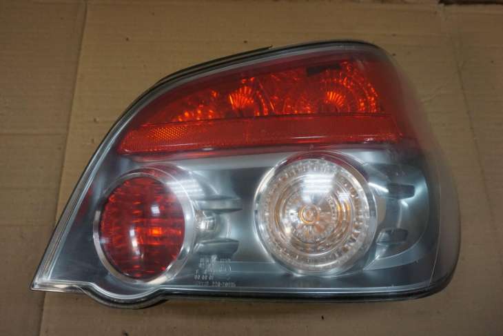 SUBARU IMPREZA GD SEDAN PRAWA TYLNA LAMPA 84201FE460