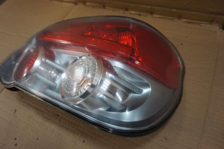 SUBARU IMPREZA GD SEDAN PRAWA TYLNA LAMPA 84201FE460 - obrazek 2