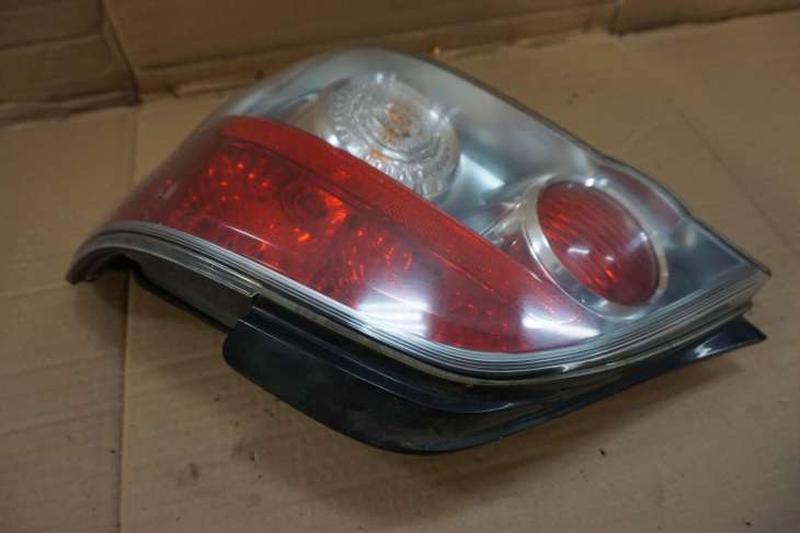 SUBARU IMPREZA GD SEDAN PRAWA TYLNA LAMPA 84201FE460 - obrazek 3