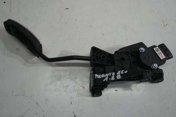 KIA PICANTO II PEDAŁ GAZU 35190-4X700 32727-1Y920