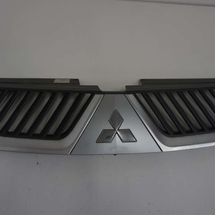 MITSUBISHI OUTLANDER II ATRAPA GRILL 7450A038 7450A037ZZ A31