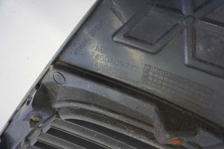 MITSUBISHI OUTLANDER II ATRAPA GRILL 7450A038 7450A037ZZ A31 - obrazek 4