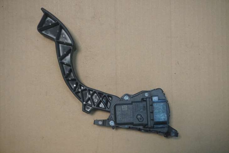MAZDA 3 I BK PEDAŁ GAZU 4M51-9F836-AH - obrazek 2