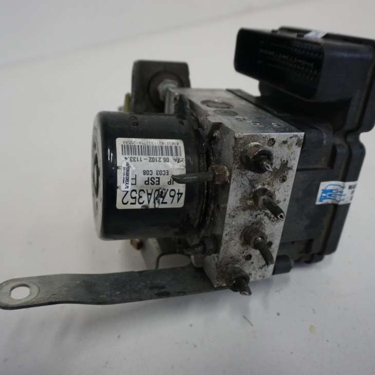 MITSUBISHI LANCER VIII POMPA HAMULCOWA ABS 4670A352 1.8B