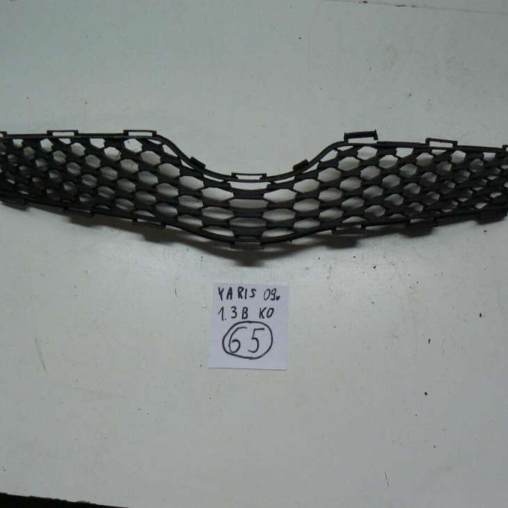 Toyota Yaris II 2009r Grill Atrapa Przód