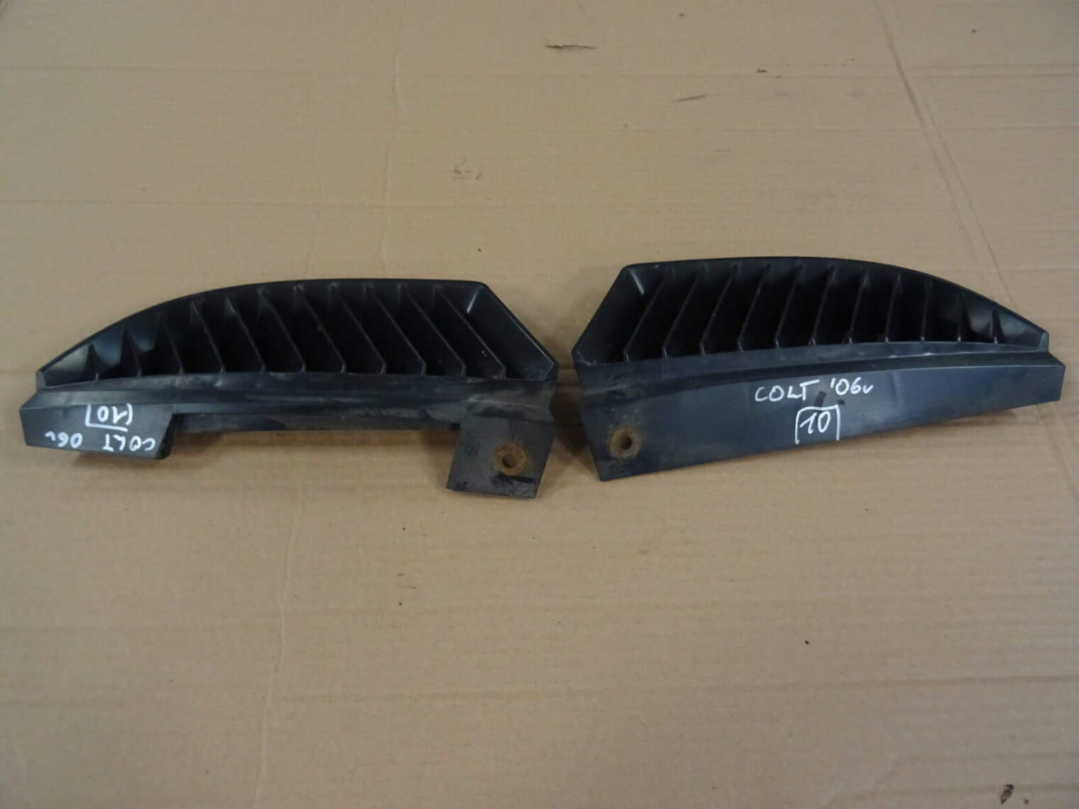 Mitsubishi Colt VI Atrapa Grill Mn127774 Mn127773